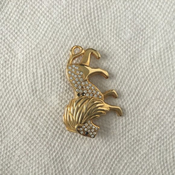 Gold tone lion brooch pin pendent missing two "stones" sell as is - Picture 2 of 6